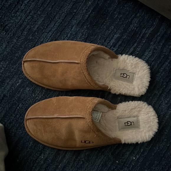 UGG Women’s Slippers – Size 9 - Chestnut - Picture 1 of 3